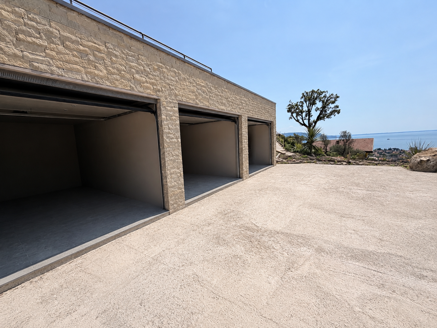 luxury-loft-lake-garda-for-sale.jpg miruvision real estate agency italy