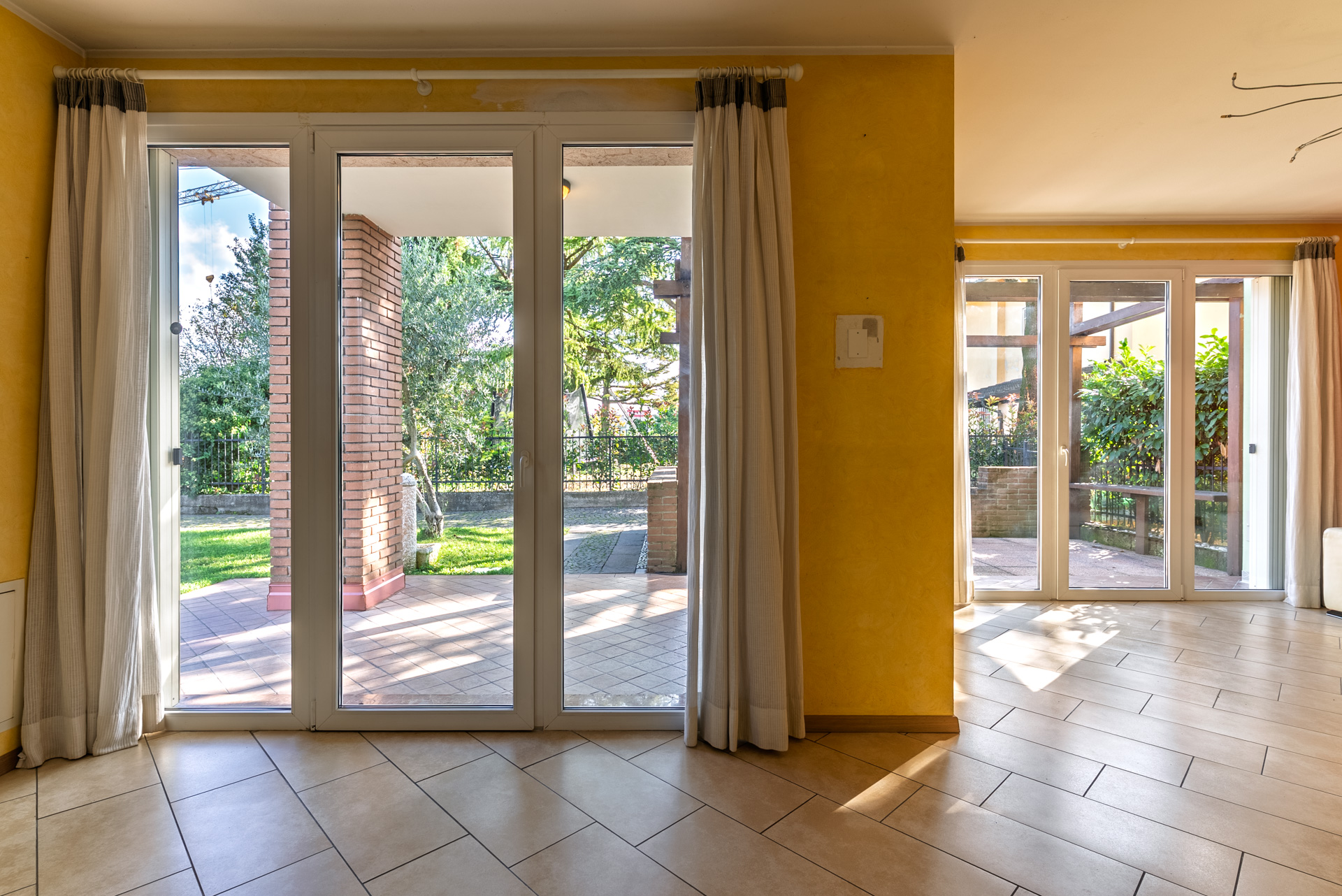 20251002_101731_40-HDR In Vendita – Villa con Giardino Privato, Sauna e Jacuzzi a Peschiera del Garda – Lago di Garda