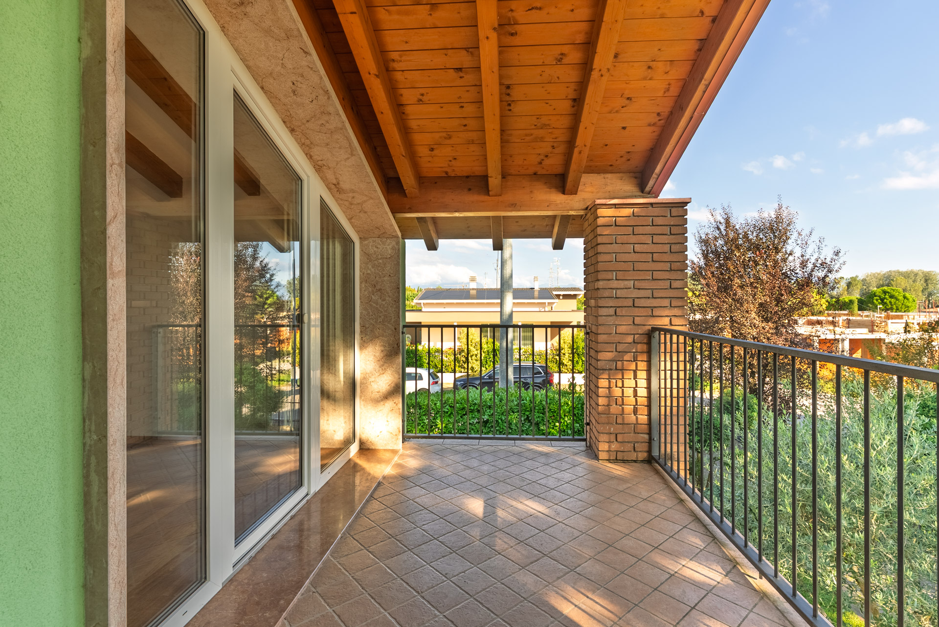 20251002_102356_64-HDR In Vendita – Villa con Giardino Privato, Sauna e Jacuzzi a Peschiera del Garda – Lago di Garda