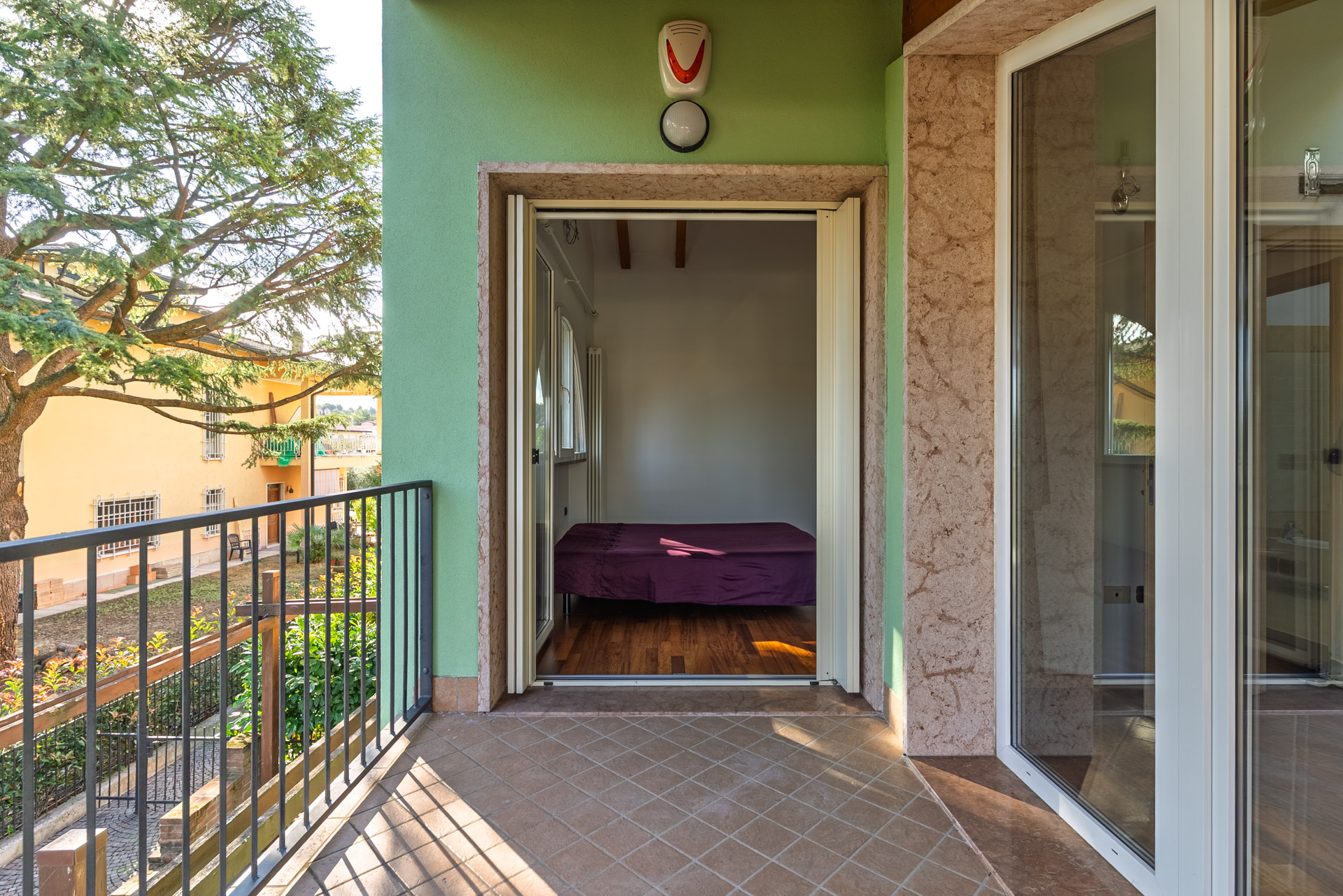 20251002_102447_67-HDR In Vendita – Villa con Giardino Privato, Sauna e Jacuzzi a Peschiera del Garda – Lago di Garda