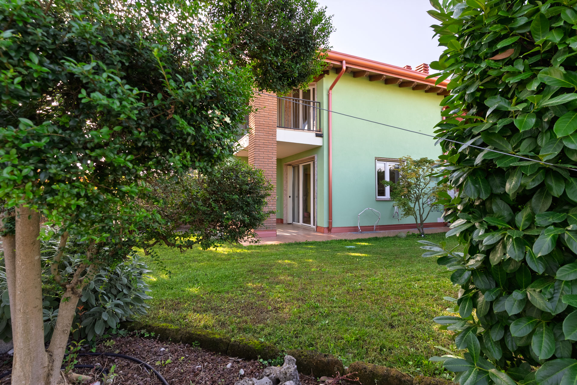 20251002_110049_157-HDR In Vendita – Villa con Giardino Privato, Sauna e Jacuzzi a Peschiera del Garda – Lago di Garda