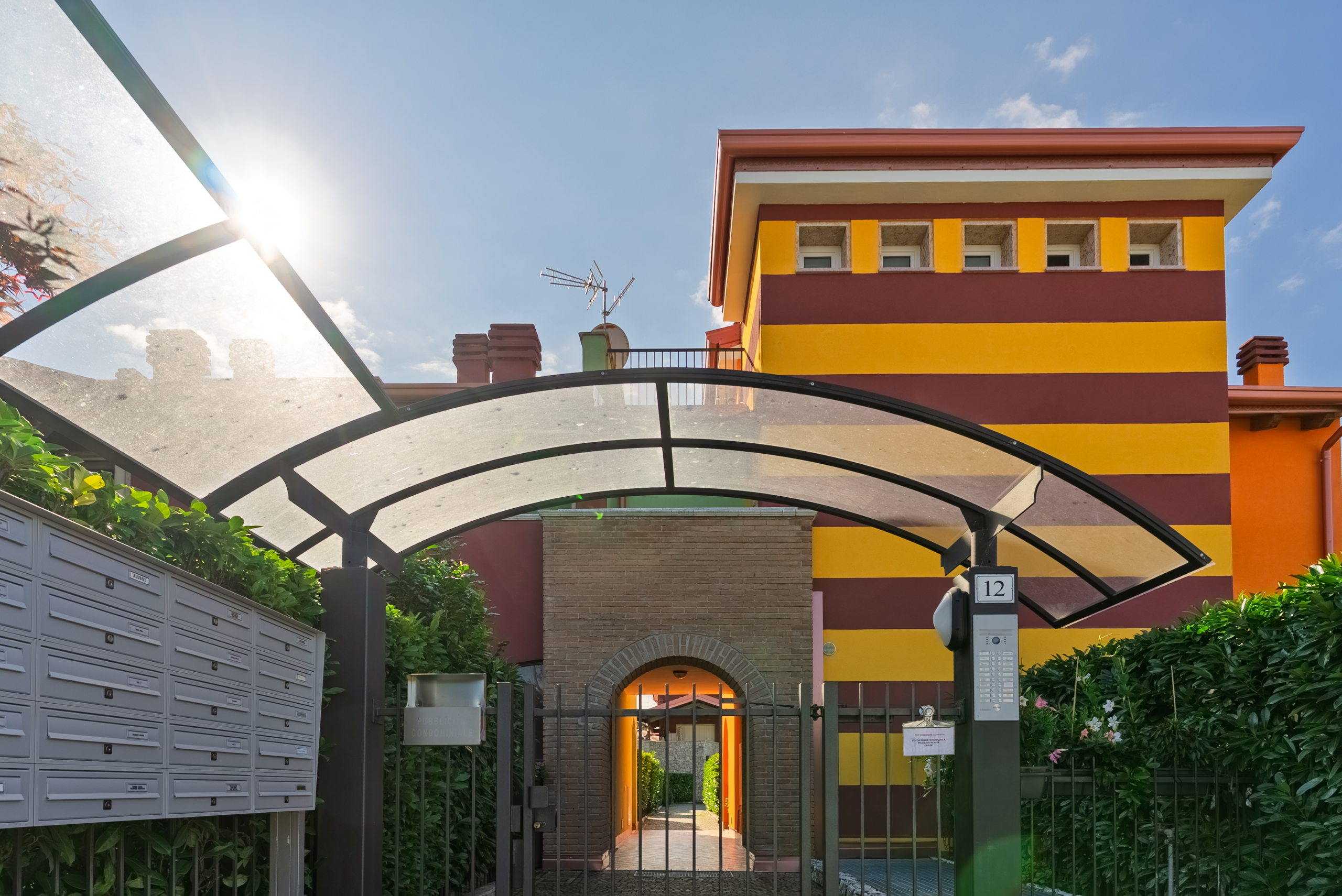 20251002_110937_187-HDR In Vendita – Villa con Giardino Privato, Sauna e Jacuzzi a Peschiera del Garda – Lago di Garda