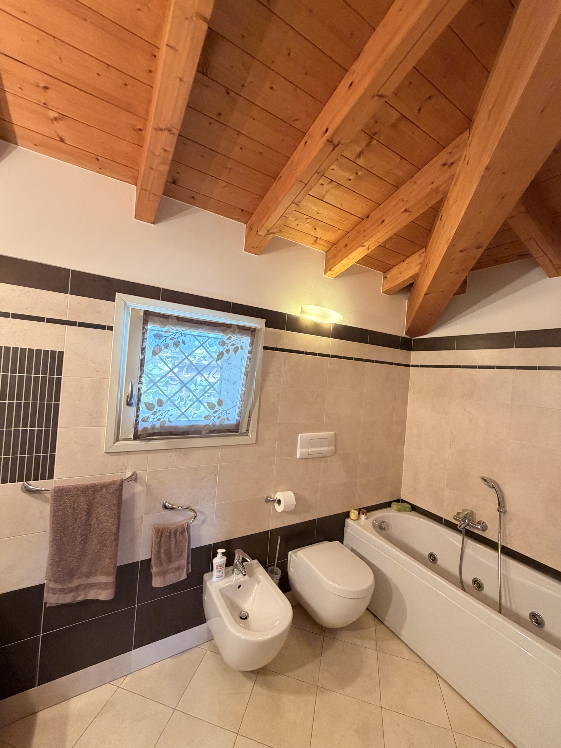Camera da letto villa sul Lago di Garda Camera matrimoniale villa in vendita a Manerba del Garda