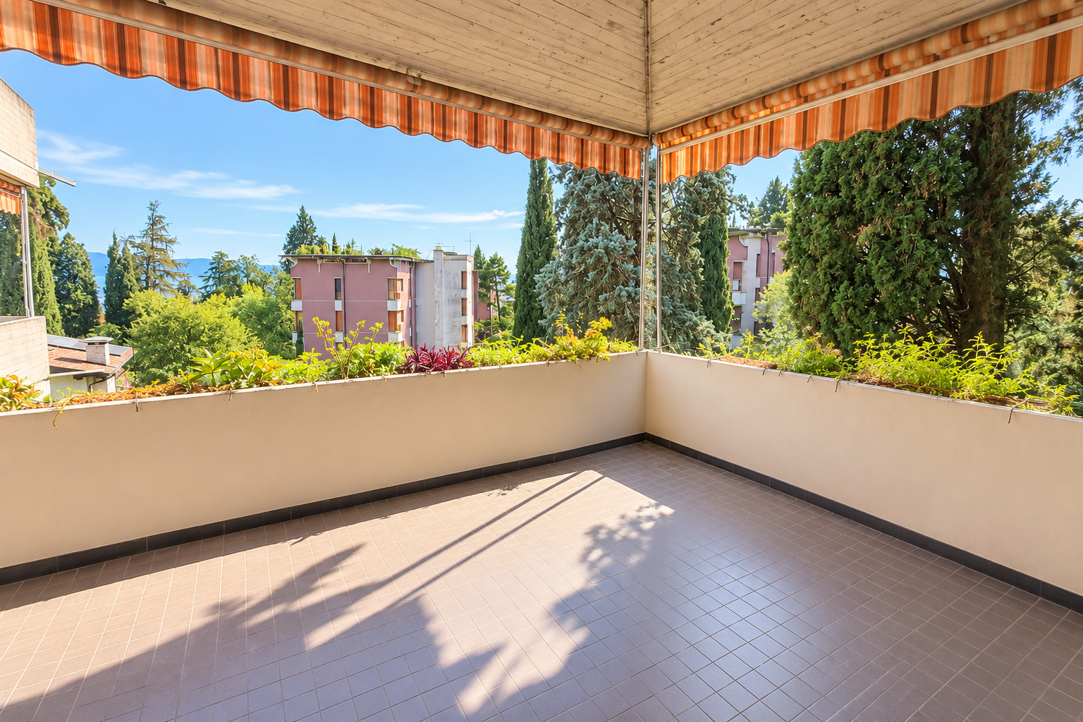 59ECDBE7-75E2-4F94-8F48-EDF03EE7E5C5 Trilocale Gardone Riviera con terrazza e vista lago