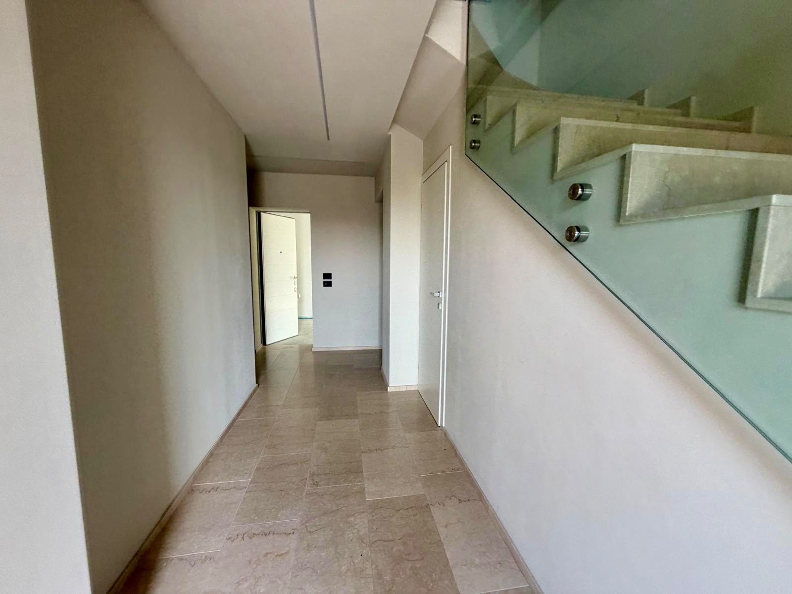 appartamento-giardino-lago-garda.jpg Trilocale in vendita a Polpenazze del Garda con giardino e piscina