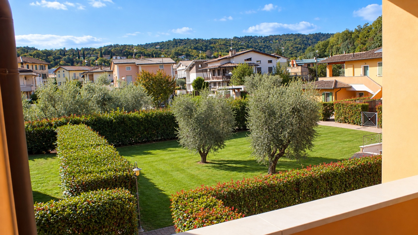 appartamento-salo-garda.jpg Appartamento in vendita a Salò: trilocale con veranda e garage sul Lago di Garda, Italia