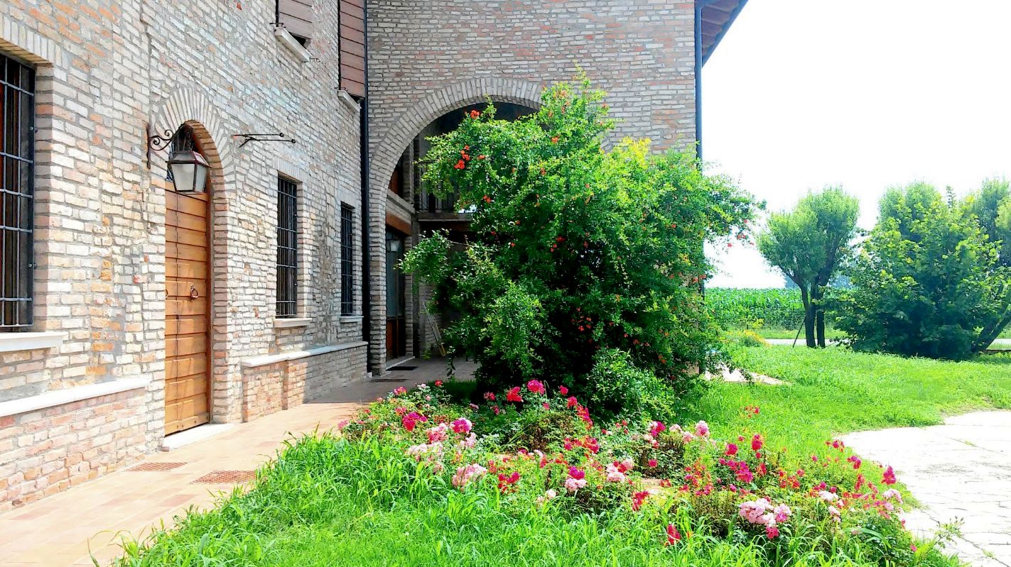 B&B con piscina in vendita vicino al Lago di Garda – Tenuta in provincia di Mantova