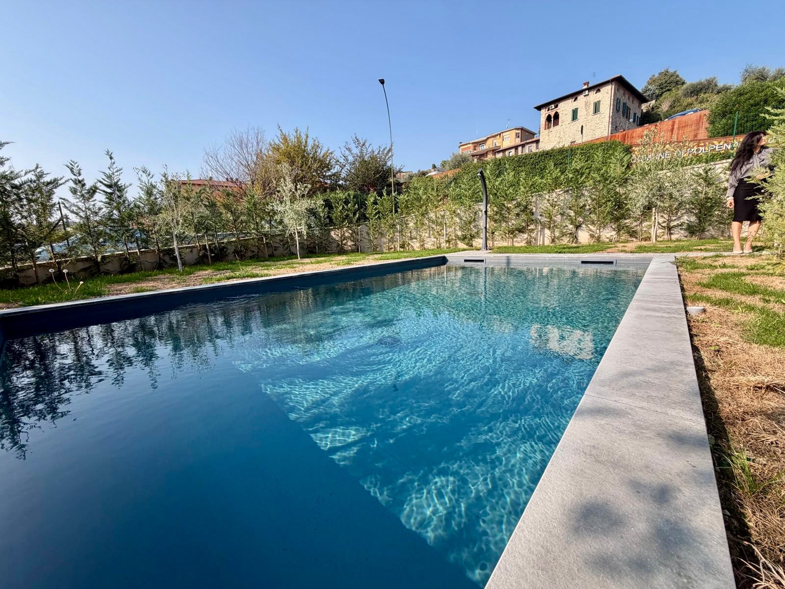 casa-piscina-polpenazze-garda.jpg Trilocale in vendita a Polpenazze del Garda con giardino e piscina