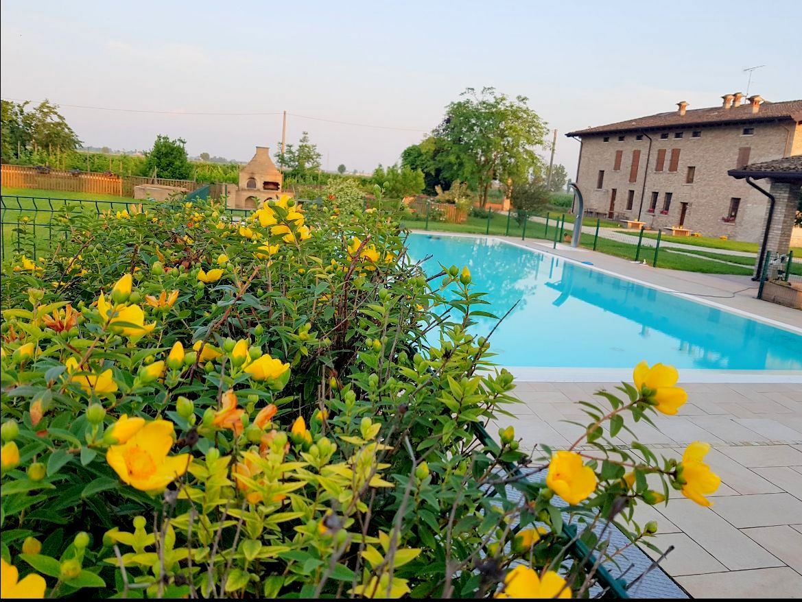 B&B con piscina in vendita vicino al Lago di Garda – Tenuta in provincia di Mantova