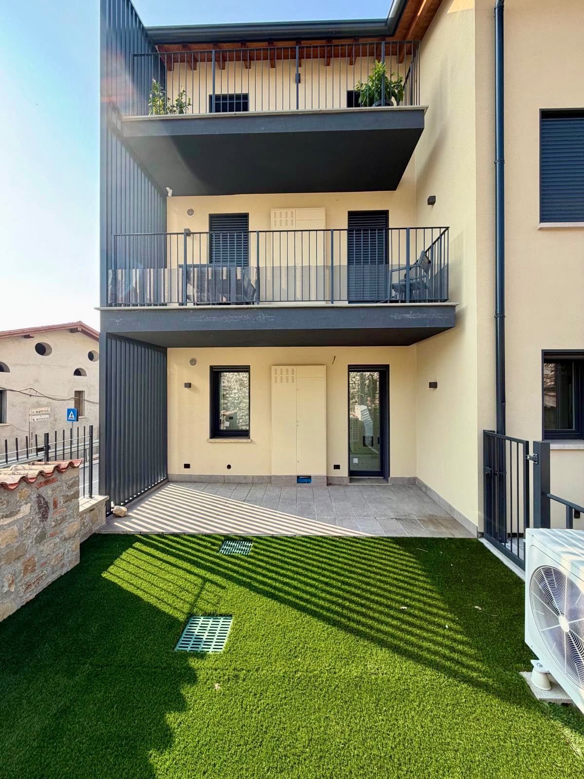 garden-apartment-lake-garda.jpg Trilocale in vendita a Polpenazze del Garda con giardino e piscina