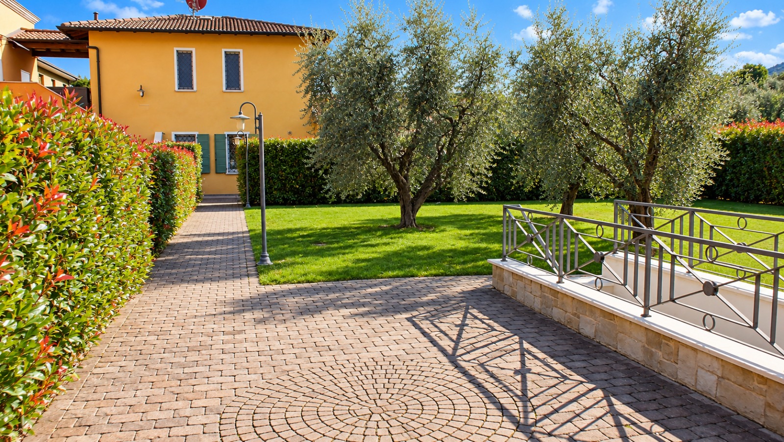 lake-garda-property.jpg Appartamento in vendita a Salò: trilocale con veranda e garage sul Lago di Garda, Italia