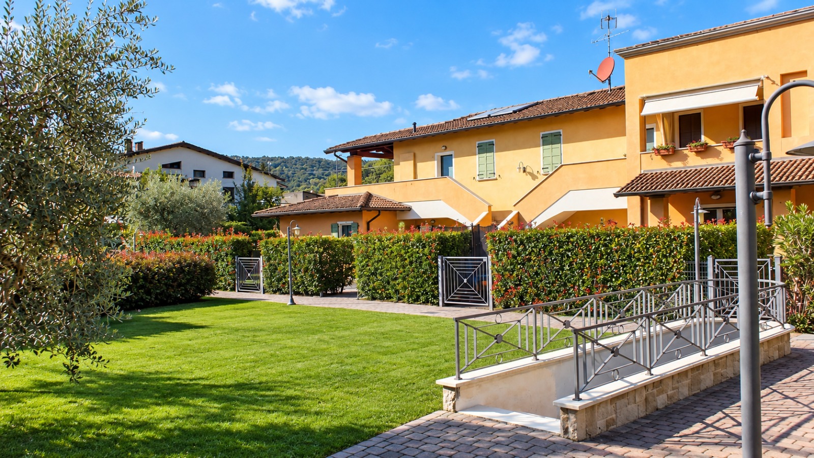 two-bedroom-salo.jpg Appartamento in vendita a Salò: trilocale con veranda e garage sul Lago di Garda, Italia