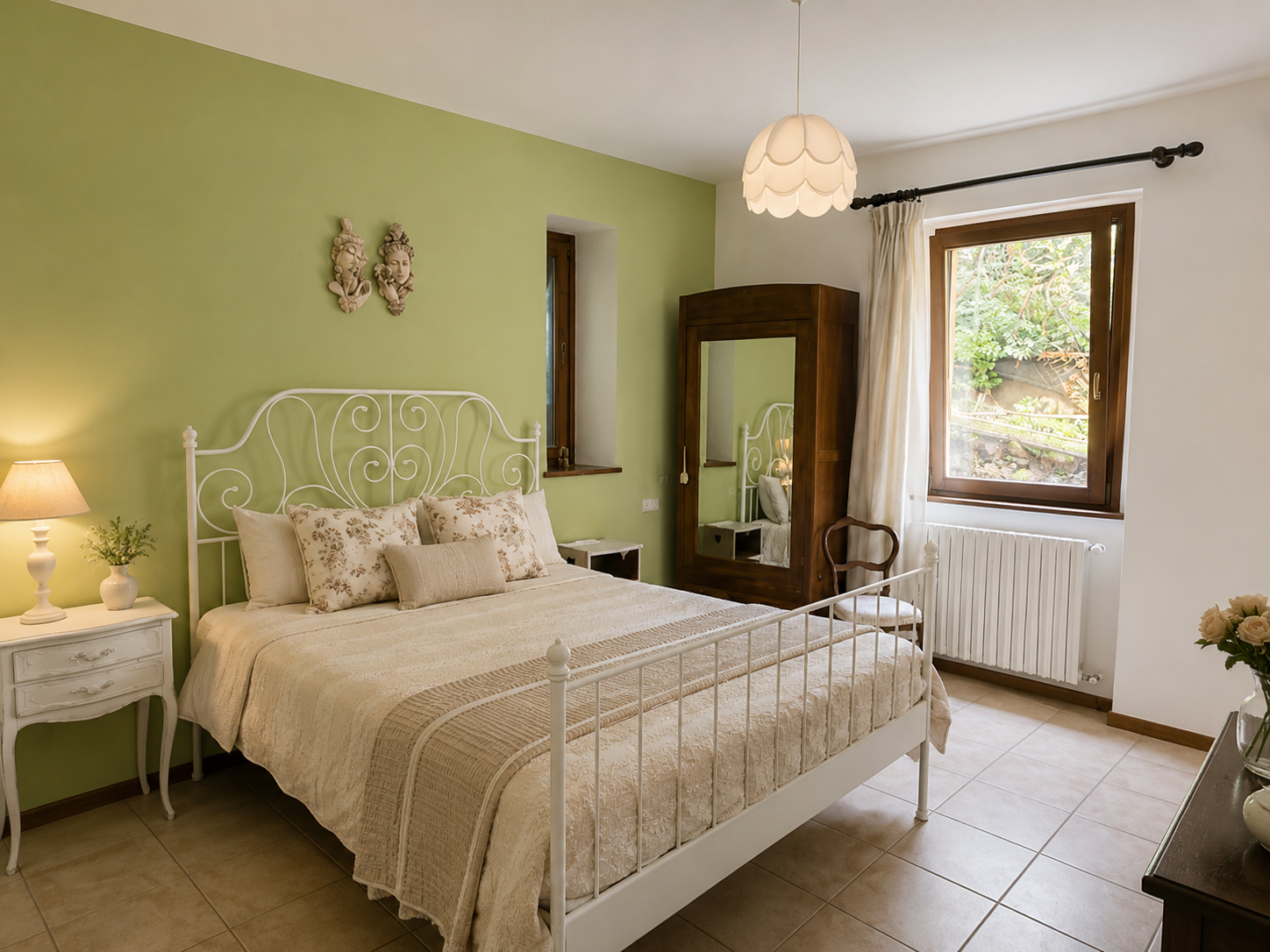 villa-giardino-gardone-riviera-lake-garda.jpg Villa in vendita a Gardone Riviera vicino al lago con giardino e appartamento indipendente